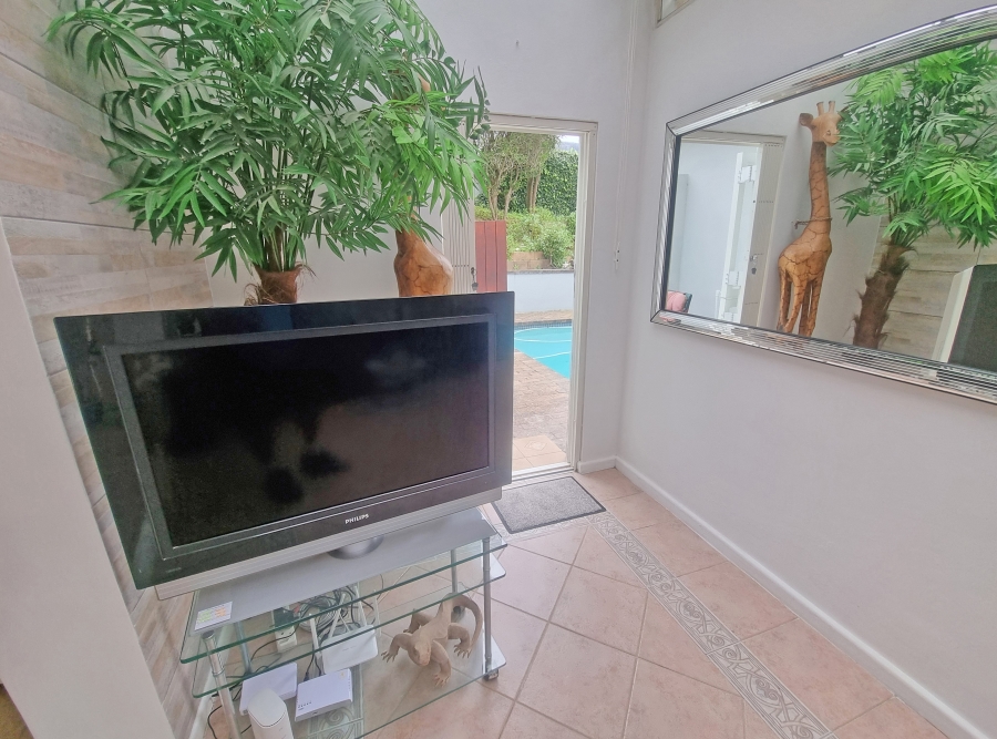 To Let 1 Bedroom Property for Rent in Hout Bay Western Cape